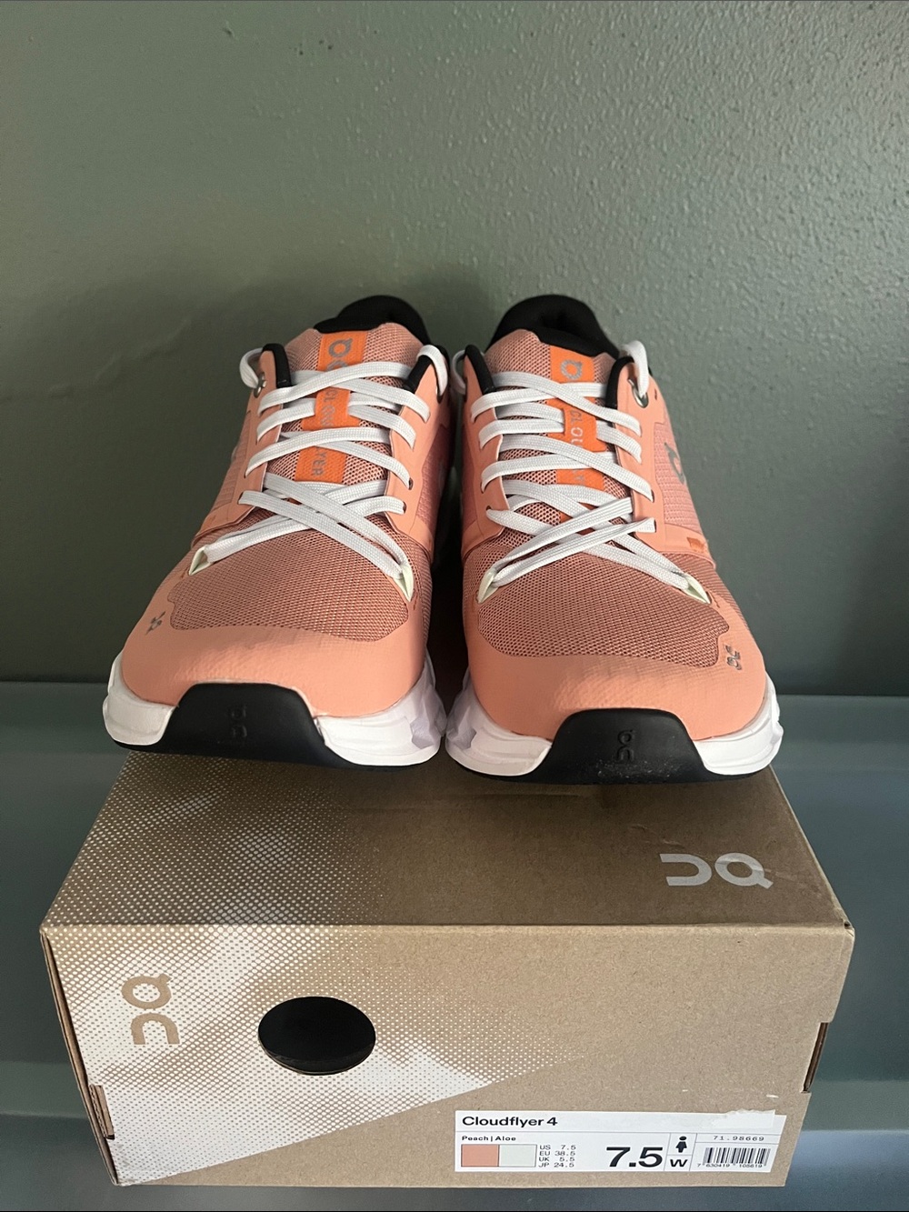On Cloudflyer 4 Peach/Aloe Women’s Running Shoes Size 7.5 New in Box - Picture 4 of 4